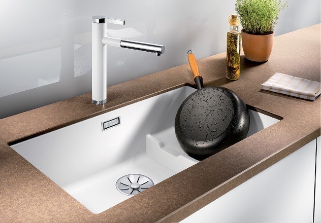 Blanco Subline Level 700-U Silgranit PuraDur II zlewozmywak granitowy z korkiem InFino 1,5 komory podwieszany kolor tartufo 523545