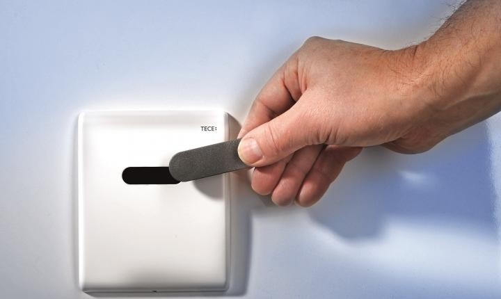 Tece Planus elektroniczny przycisk spłukujący do pisuaru zasilanie bateryjne 6V stal szczotkowana 9242350