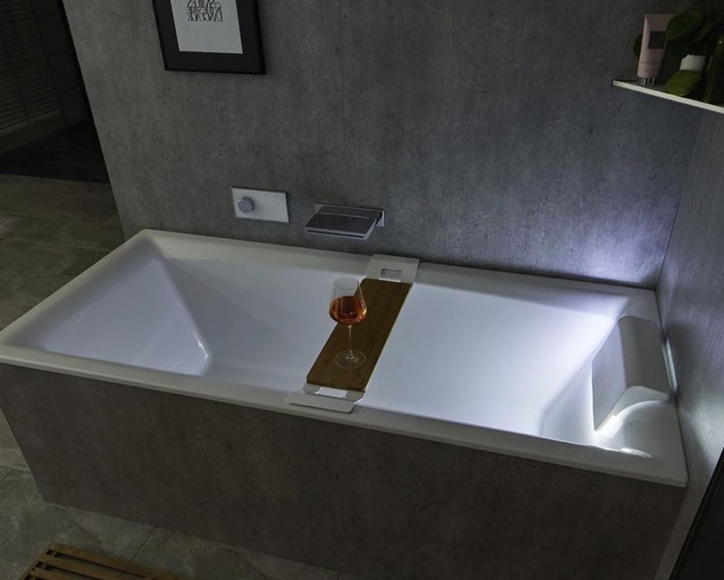 Riho Still Square LED wanna prostokątna prawa 180x80 z oświetleniem LED, zagłówkiem i syfonem akryl BR0100500K00130