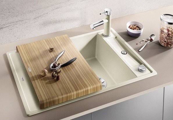 Blanco Axia III 45 S zlewozmywak 1 komora wpuszczana w blat z ociekaczem z drewnianą deską kolor kawowy 523182