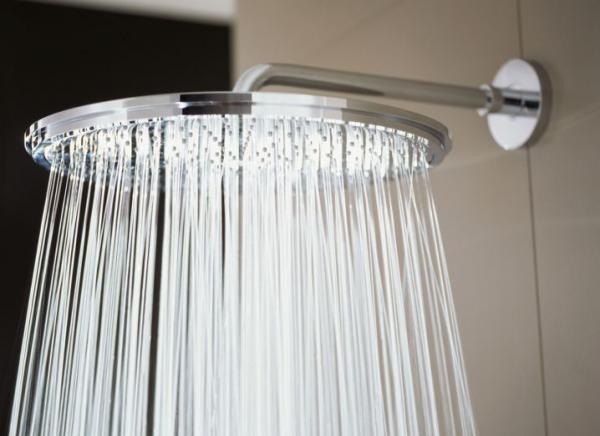 Grohe Essence zestaw podtynkowy z deszczownicą 31x31 słuchawką i wylewką wannową kompletny 24092001WAN03