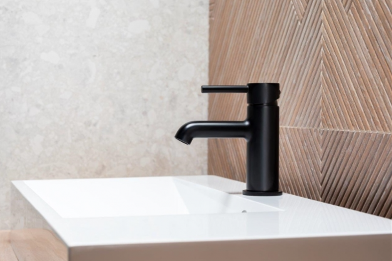 KFA Moza Black bateria umywalkowa z korkiem klik-klak czarny 5032-815-81