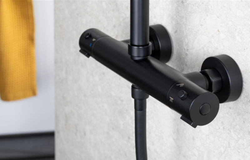 KFA Moza Black termostatyczny zestaw prysznicowy z deszczownicą 30x30 czarny 5736-920-81