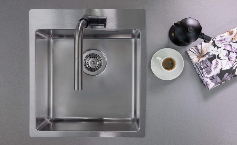 Deante Silia bateria zlewozmywakowa z wyciąganą wylewką stal/czarny BQSB730