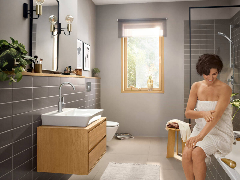 Hansgrohe Rebris E bateria umywalkowa 210 z obrotową wylewką z korkiem chrom połysk 72576000