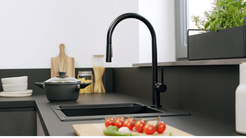 Hansgrohe Talis M54 bateria kuchenna 210 z wyciąganą wylewką 2jet sBox czarny matowy 72801670