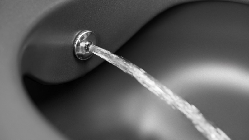 Deante Peonia muszla wisząca bezkołnierzowa z funkcją bidetu z baterią mieszaczową + deska slim czarny CBPNWPW