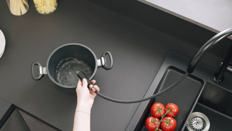 Hansgrohe Talis M54 bateria kuchenna 210 z wyciąganą wylewką 2jet czarny matowy 72800670