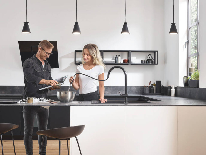 Hansgrohe Talis M54 bateria kuchenna 210 z wyciąganą wylewką 2jet czarny matowy 72800670