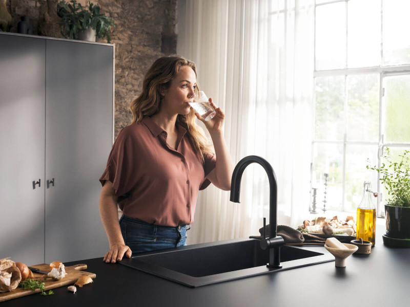 Hansgrohe Aqittura M91 FilterSystem 210 1jet bateria kuchenna z wyciąganą wylewką chrom matowy 76803670