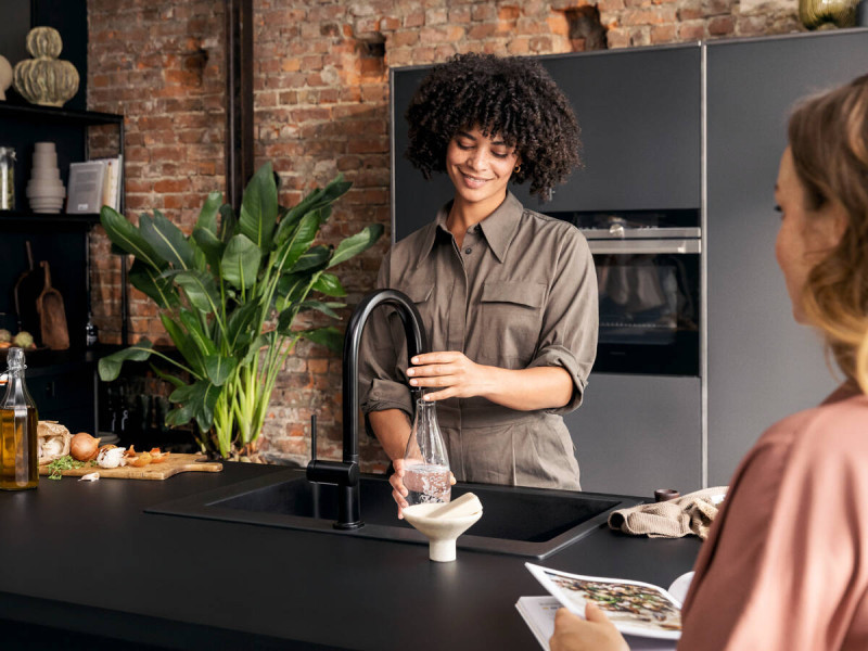 Hansgrohe Aqittura M91 FilterSystem 210 1jet bateria kuchenna z wyciąganą wylewką, sBox czarny matowy 76826670