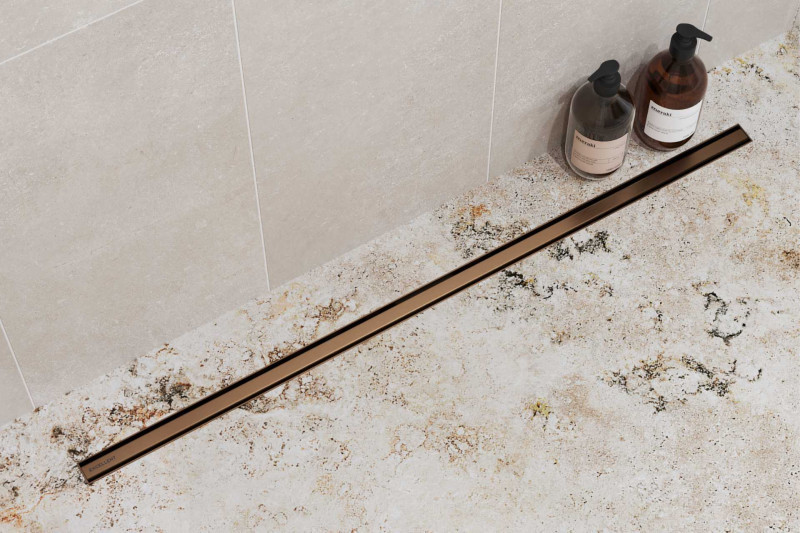 Excellent Stilio Slim odpływ liniowy z rusztem 80 cm niski miedź szczotkowana INEX.1525.K.B01.800.R.CB