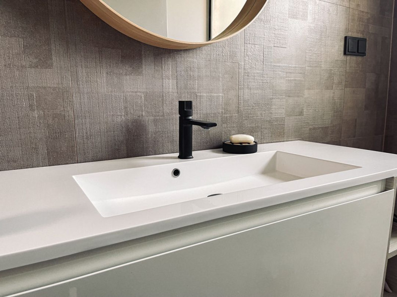 Laveo Tores bateria umywalkowa stojąca z korkiem klik-klak, czarny mat BVT_722D